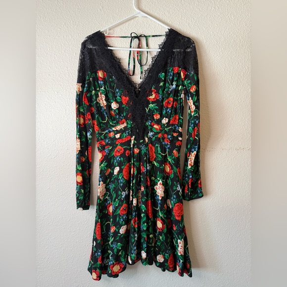 Anthropologie Dresses & Skirts - NWOT ANTHROPOLOGIE rose Lace V-Neck Mini long sleeve Dress